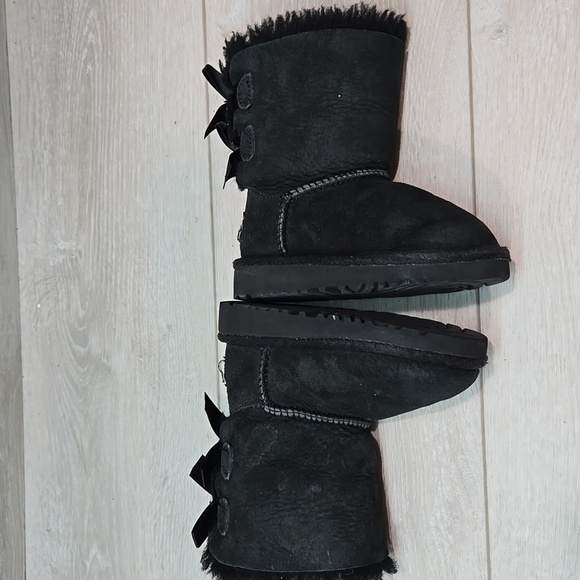 Ugg Australia Women 3280T Bow Back Leather sheepskin boots shoes sz 6 toddler - Picture 10 of 11